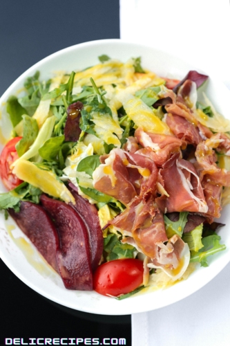 Burrata, Prosciutto & Roasted Bell Pepper Salad: The Ultimate Italian Delight